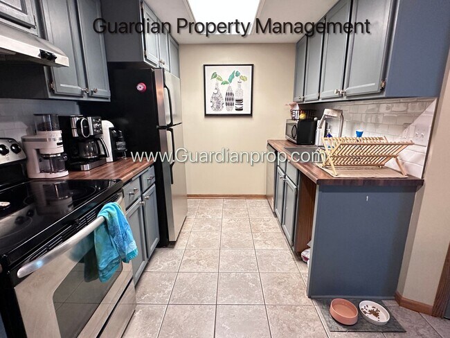 Building Photo - St Louis Park 2 Bedroom Town Home, Dishwasher, 1 Car Garage, Central Air, W/D
