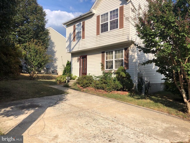 Building Photo - 2031 Featherbed Ln