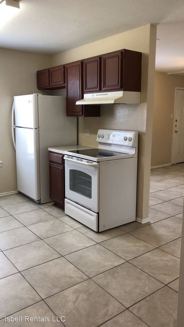 Building Photo - 1501 Benttree Dr