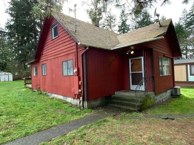 Foto del edificio - AVAILABLE NOW!!! Tacoma 2bdr 1 bath house w/ 2 car garage