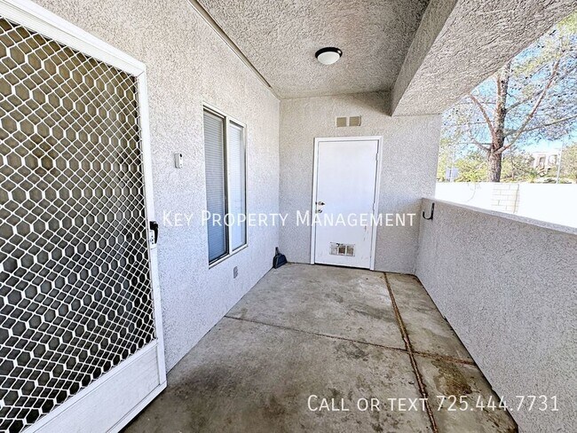 Foto del edificio - 2 BEDROOM SINGLE STORY TOWNHOME NEAR TWIN ...