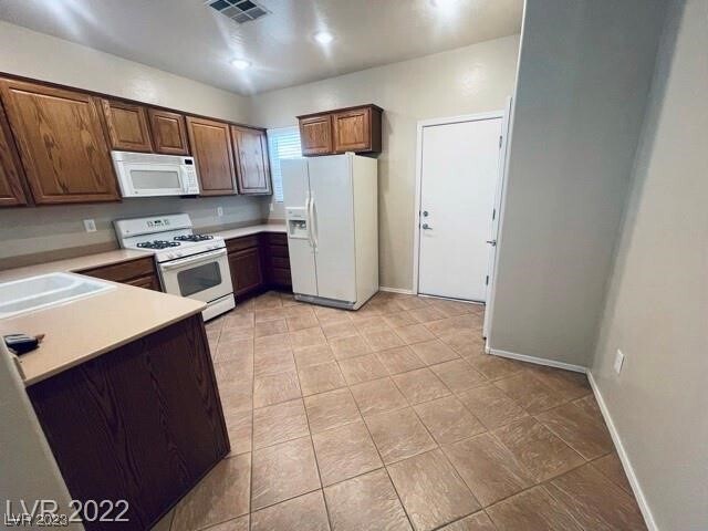 Building Photo - 2583 Darda St