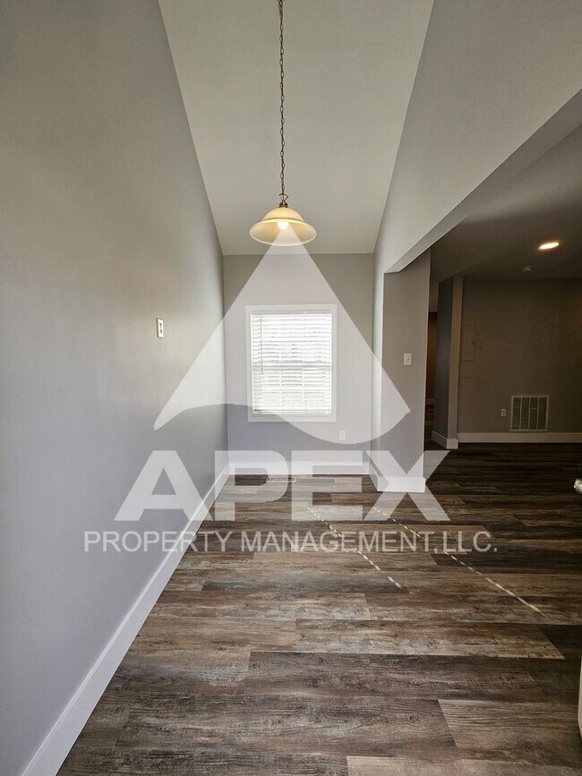 Foto del edificio - 3411/3413 Harvey Drive