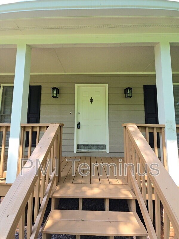 Building Photo - 4500 Pine Hill Terrace NE