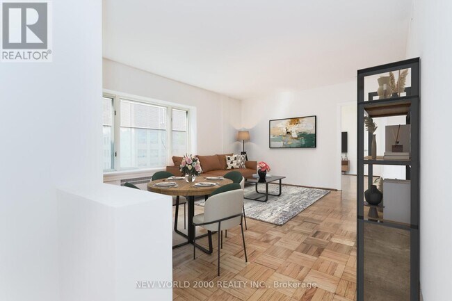 Photo du bâtiment - 110 St Clair Ave W