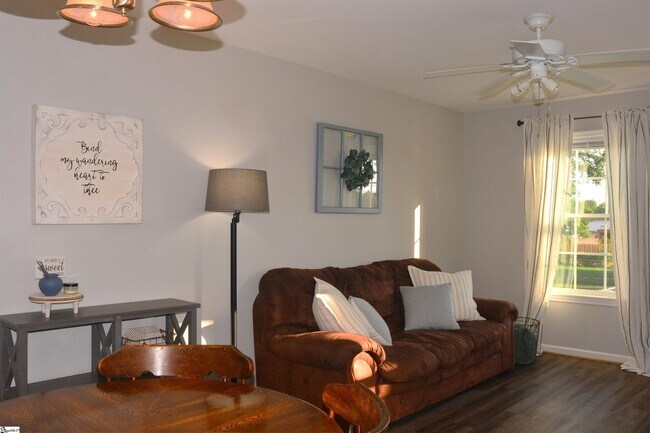 Building Photo - 410 Hammett St Ext