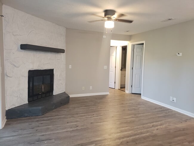 Building Photo - 6756 Willowbrook Dr