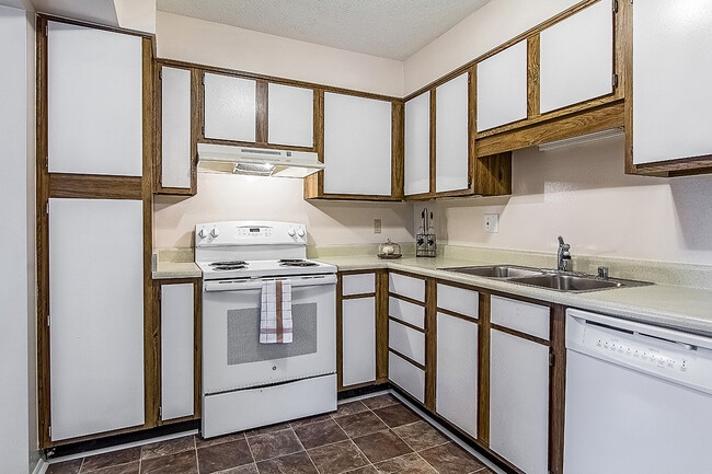 Birchway Loft - Kitchen - Boulder Creek Apartments