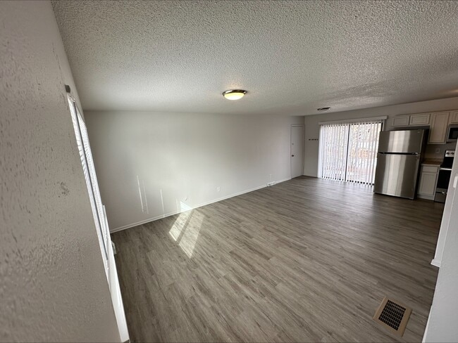 Foto del edificio - 3412 Carson Ave