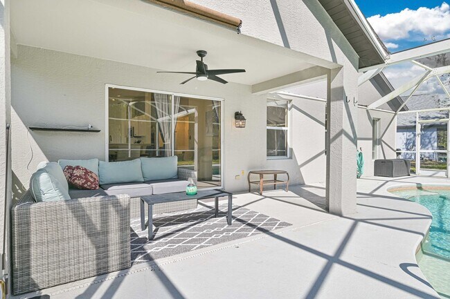 Foto del edificio - AVAILABLE June 1 - Single Family Pool Home in the Heart of Three Oaks
