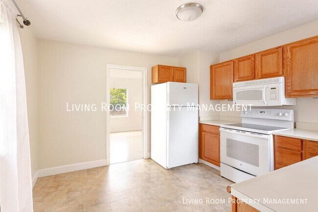 Foto del edificio - Warm and Inviting Bungalow with Fully Fenc...
