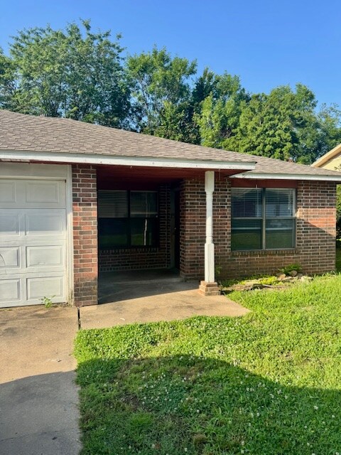 Foto principal - 2417 W Mary Dr