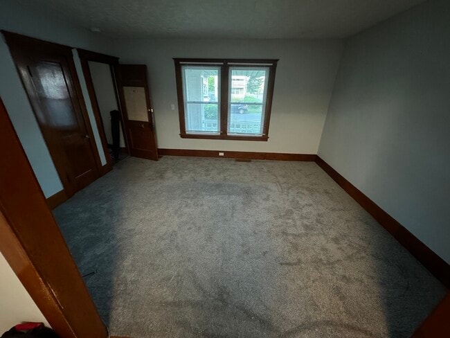 Building Photo - 238 Crestwood Ave