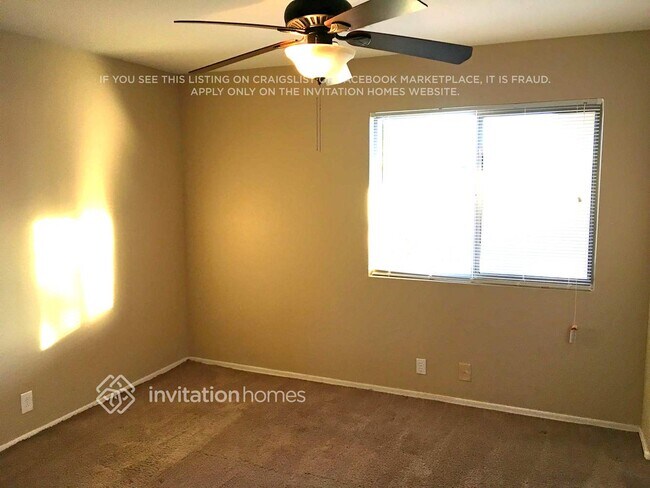 Building Photo - 15709 W Smokey Dr