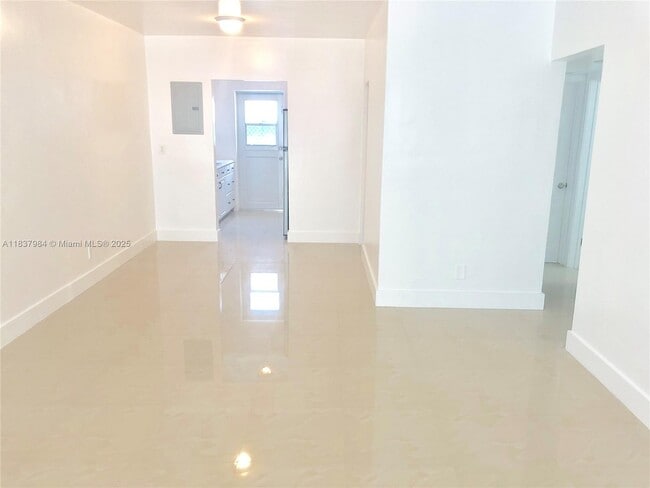 Building Photo - 8227 Crespi Blvd