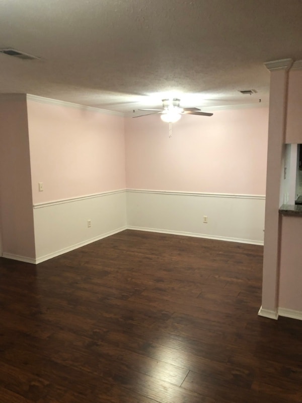 Foto del edificio - 527 Warm Springs Cir