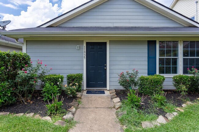 Building Photo - 11935 Chanteloup Dr