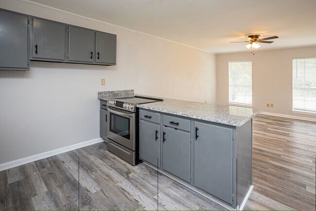 Building Photo - Excellent Location!  Quiet and Beautiful...Next to Country Club!