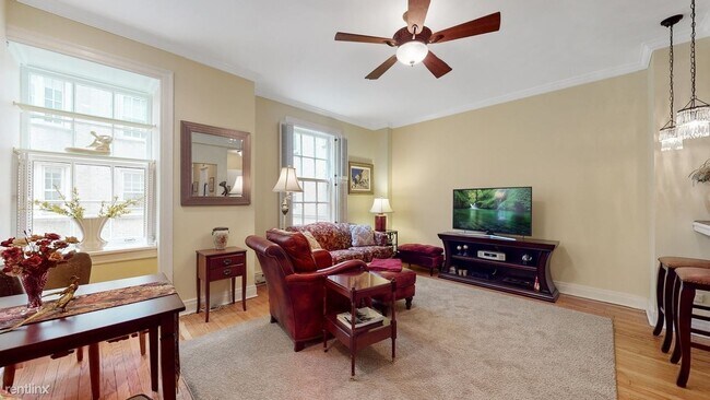 Building Photo - 1 br, 1.5 bath Condo - 70 E Scott St