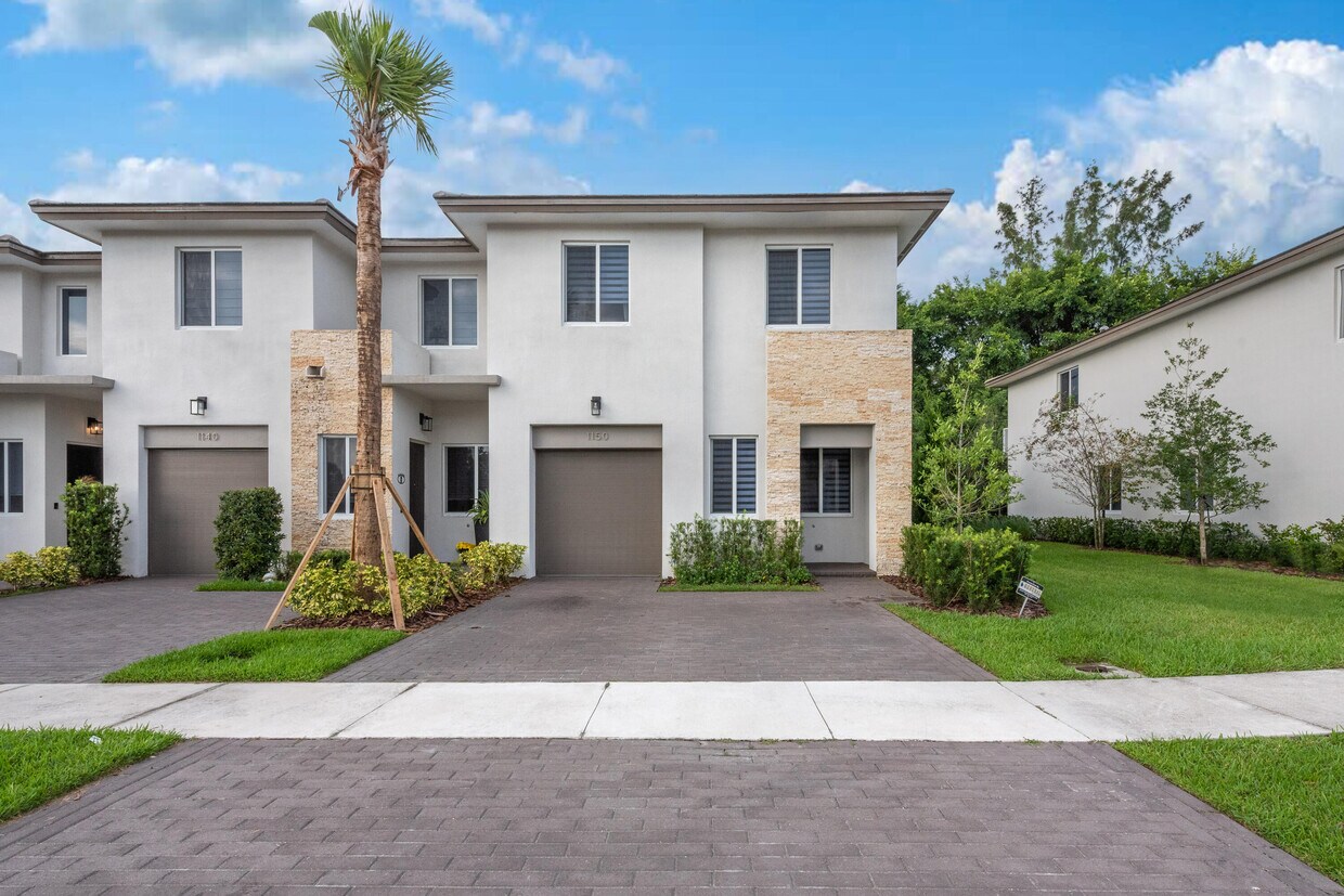 1150 Pioneer Way Royal Palm Beach Fl 33411 - 1150  Pioneer Way  Royal Palm Beach Fl 33411