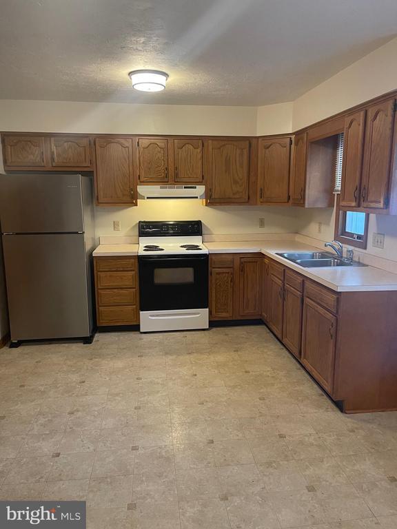 Foto del edificio - 14 Colonial Dr