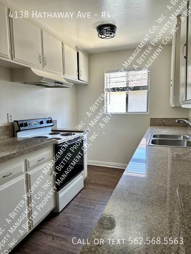 Building Photo - UPPER REMODELED 3 BED/1.25 BATH w/New Gran...