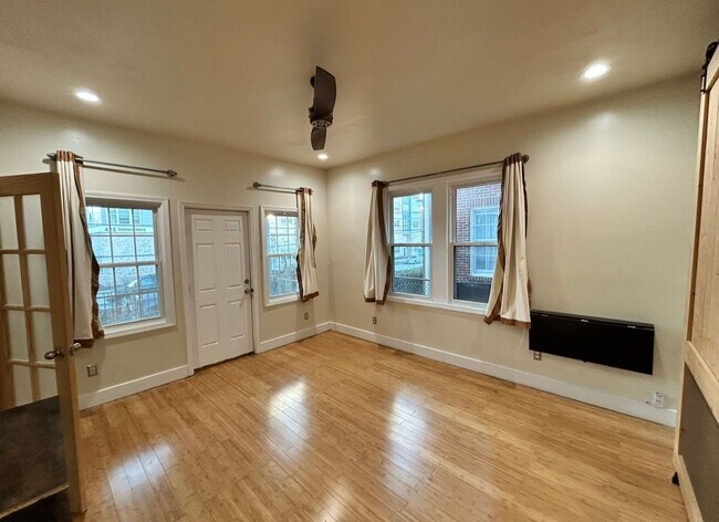 Foto del edificio - 500 Parkway Dr NE