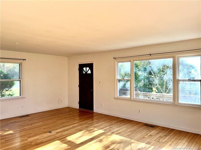 Building Photo - 465 Segar Mountain Rd