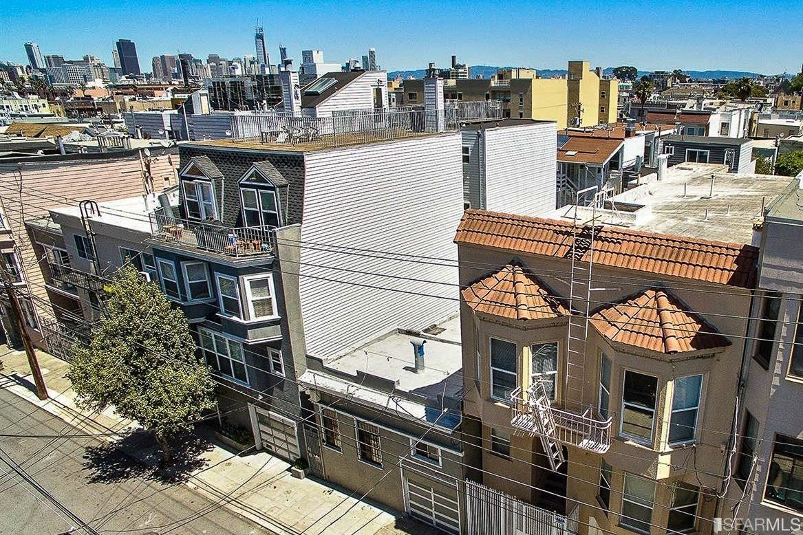 Foto principal - 143 Lexington St