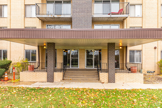 Entrance Image - Cameo West Condominiums