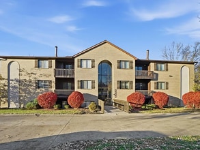 Building Photo - 2050 Woodtrail Dr