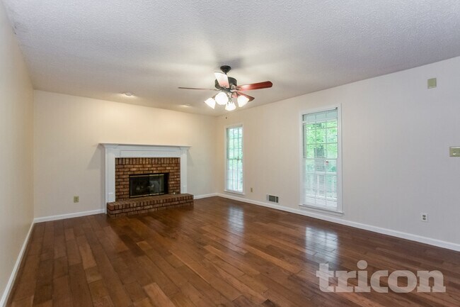 Foto del edificio - 321 Stratford Dr