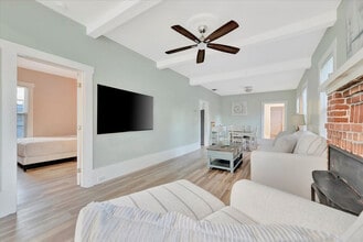 Building Photo - 207 6th St N