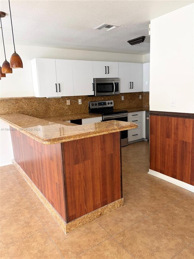 Building Photo - 26140 SW 138th Ave