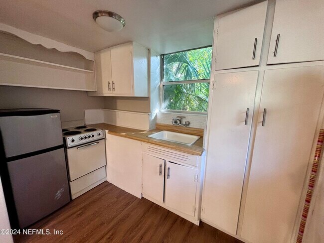 Foto del edificio - 1746 Ingleside Ave