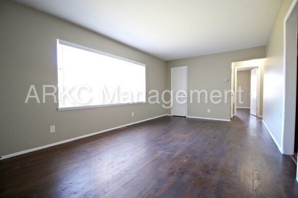 Building Photo - 8815 Flora Ave