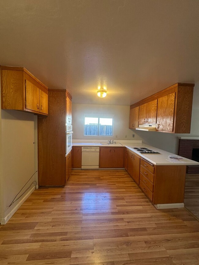 Building Photo - 6424 Vegas Dr
