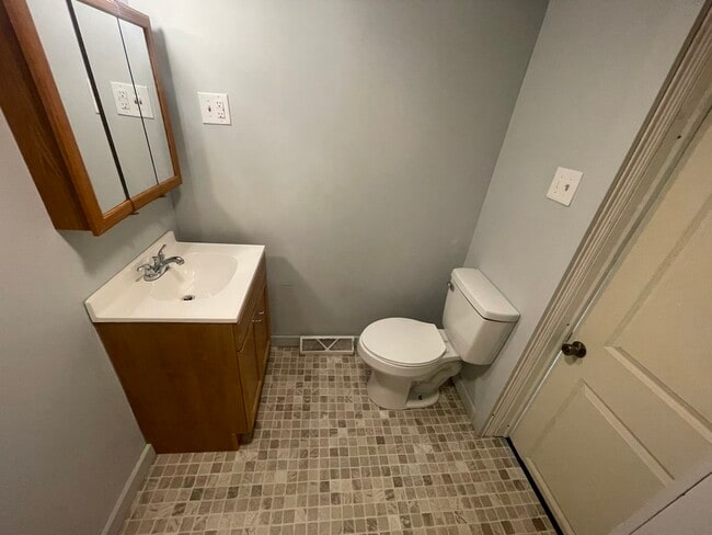 Building Photo - 624 Grant-N