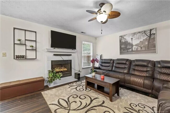 Foto del edificio - 5551 Robmont Dr