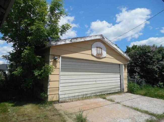 Building Photo - 326 Cherry Street