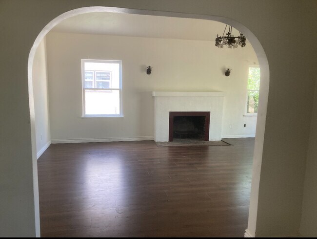 Foto del edificio - 3389 N Mountain View Ave