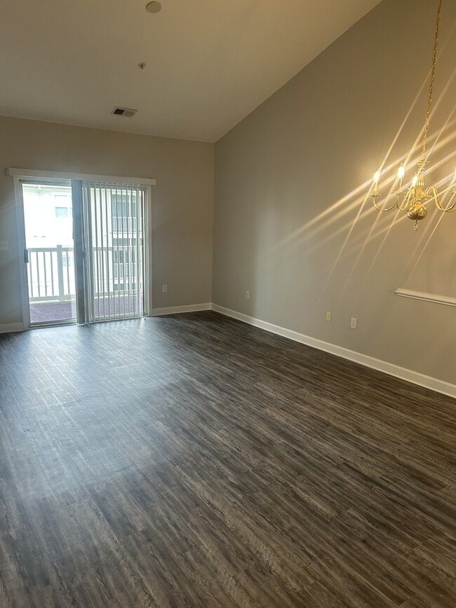 Building Photo - 805 Crumpet Ct