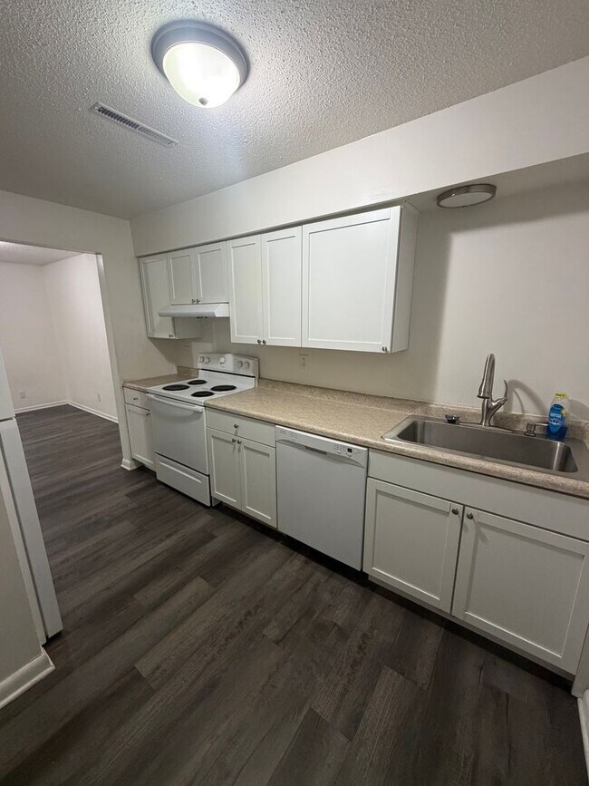 Foto del edificio - 3401 Blackhawk Rd