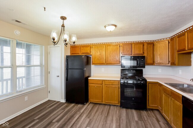 Building Photo - 176 Lullaby Ct