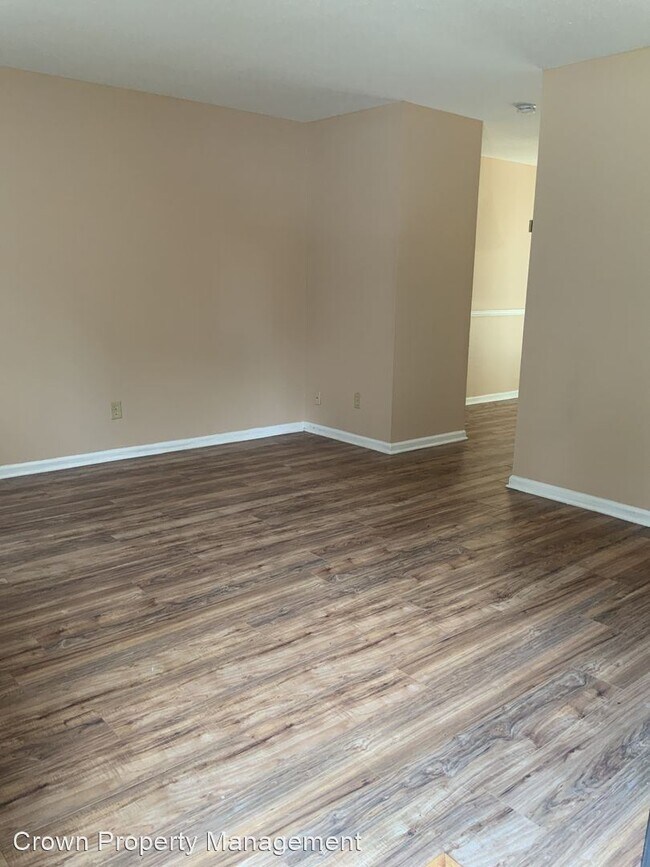 Building Photo - 2 br, 1.5 bath House - 315 Oak Drive