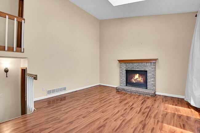 Building Photo - $3,050.00, 4 bed, 3 bath, located in Auror...
