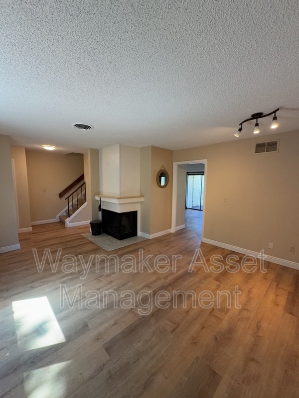 Building Photo - 397 Raspberry Ln