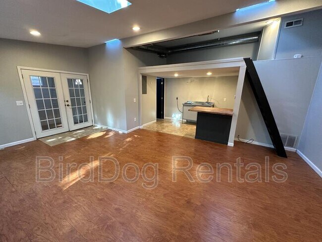 Building Photo - 1810 Ashland Avenue - Cottage
