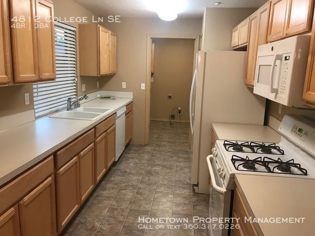 Building Photo - Spacious 4 Bedroom Home in Lacey!