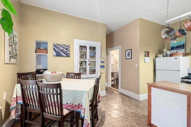 Building Photo - 17 White St